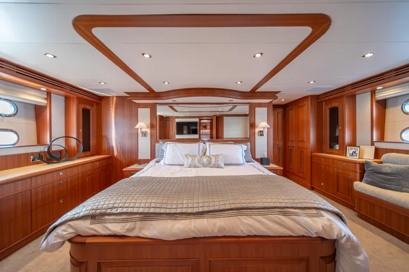 750 Skylounge Yacht Photos Pics Luxurious master bedroom in 2022 Hampton Endurance 750 LRC yacht, featuring elegant wood finishes.