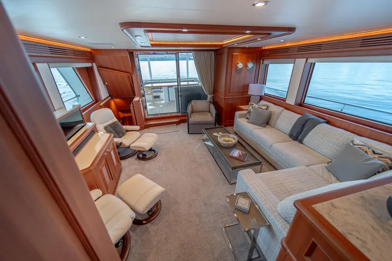 750 Skylounge Yacht Photos Pics Salon looking aft