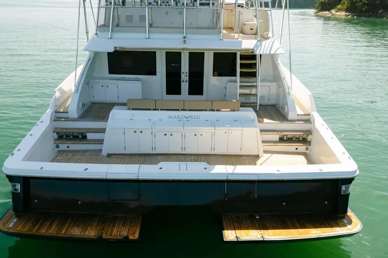 Mare Blu Yacht Photos Pics 2008 Pro Boat Yachts Power Cat 80, rear view on calm water.