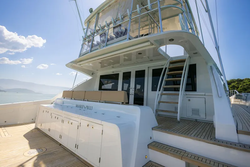 Mare Blu Yacht Photos Pics Luxury 2008 Pro Boat Yachts Power Cat 80 with spacious deck and elegant design.