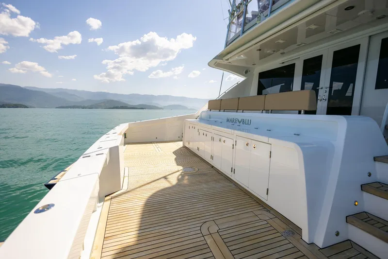 Mare Blu Yacht Photos Pics Luxury Pro Boat Yachts Power Cat 80 deck, 2008 model, with scenic ocean view.