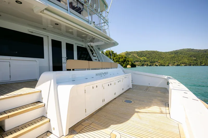 Mare Blu Yacht Photos Pics Luxury 2008 Pro Boat Yachts Power Cat 80 deck with scenic lake view.