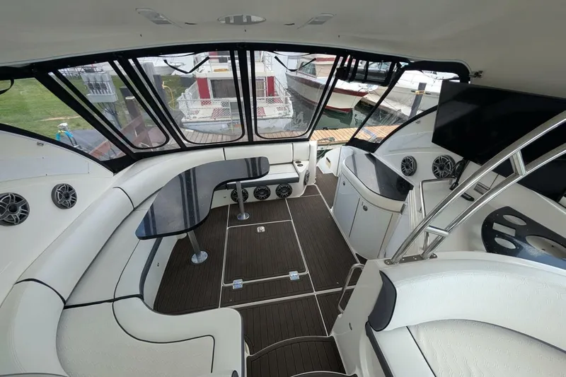  Yacht Photos Pics 2007 Cruisers Yachts 520 Express interior with sleek seating and modern amenities.