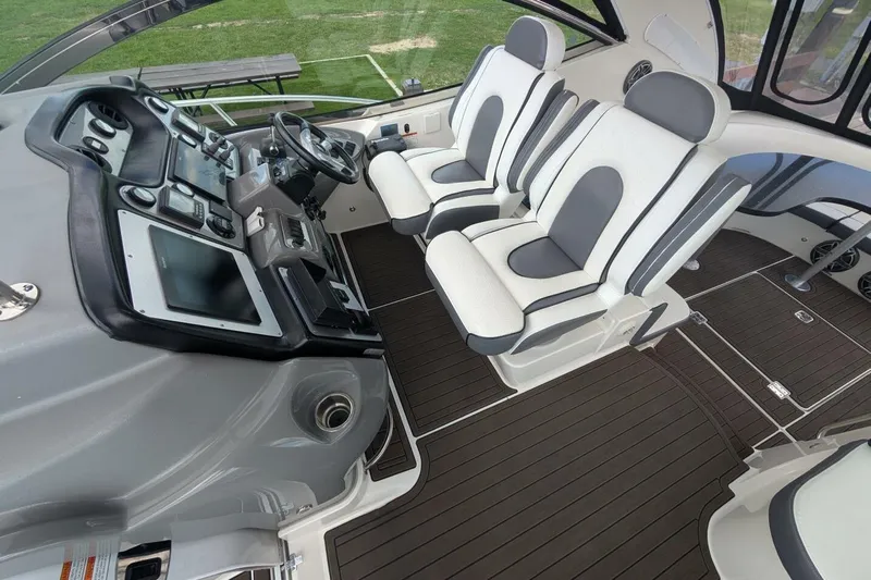  Yacht Photos Pics 2007 Cruisers Yachts 520 Express helm with modern controls and luxurious seating.