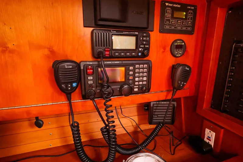 Hamburg II Yacht Photos Pics 2002 J Boats J/46 yacht communication equipment with Icom radios and control panels.