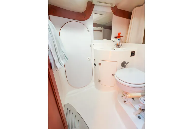 Hamburg II Yacht Photos Pics 2002 J Boats J/46 yacht bathroom with white fixtures and compact design.