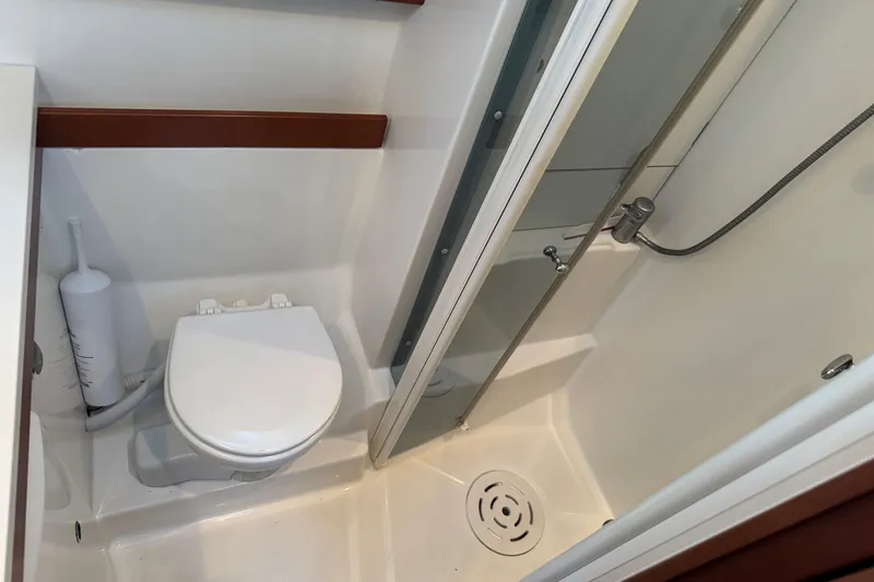 Lumiere Yacht Photos Pics Bathroom in 2007 Beneteau 49 yacht with shower and toilet.