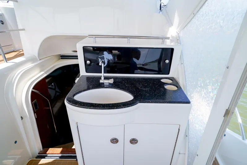 Poseidon's Mistress Yacht Photos Pics 2007 Meridian 459 Motor Yacht interior sink and counter area.