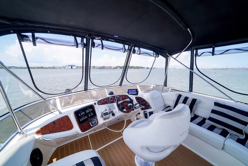 Poseidon's Mistress Yacht Photos Pics 2007 Meridian 459 Motor Yacht helm with panoramic water view and luxurious seating.