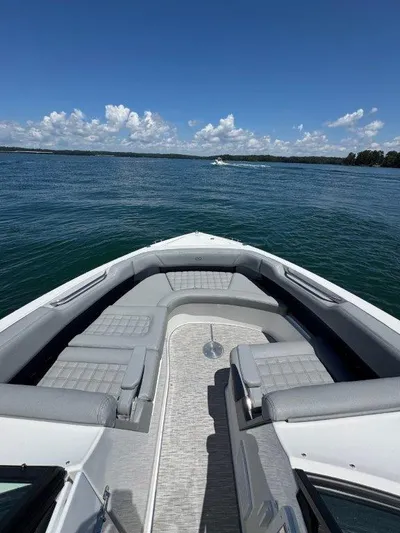  Yacht Photos Pics 2022 Cobalt R30 - Image 20