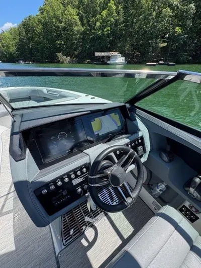  Yacht Photos Pics 2022 Cobalt R30 - Image 16