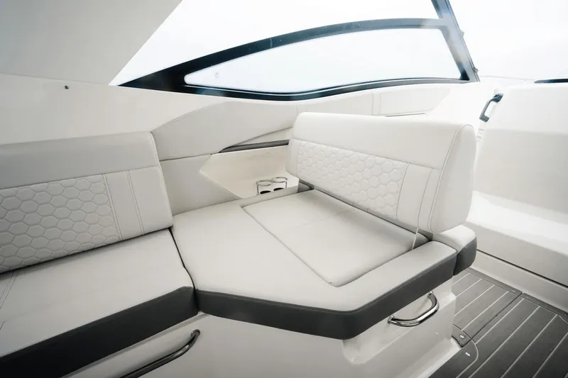 Sea Ray 320 Sundancer Yacht Photos Pics 