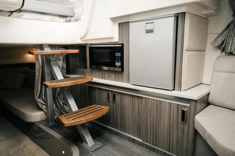 Sea Ray 320 Sundancer Yacht Photos Pics 