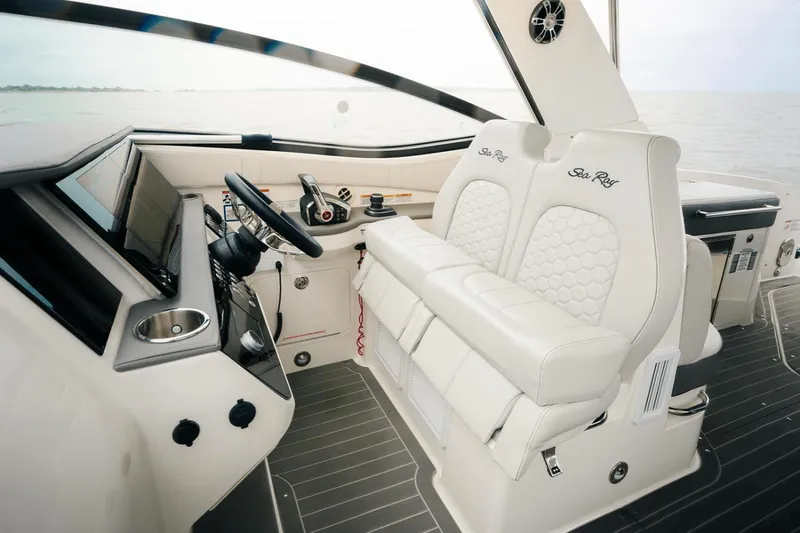 Sea Ray 320 Sundancer Yacht Photos Pics 