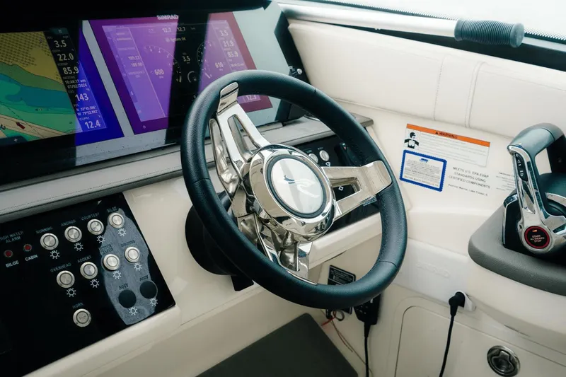 Sea Ray 320 Sundancer Yacht Photos Pics 