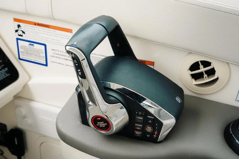 Sea Ray 320 Sundancer Yacht Photos Pics 