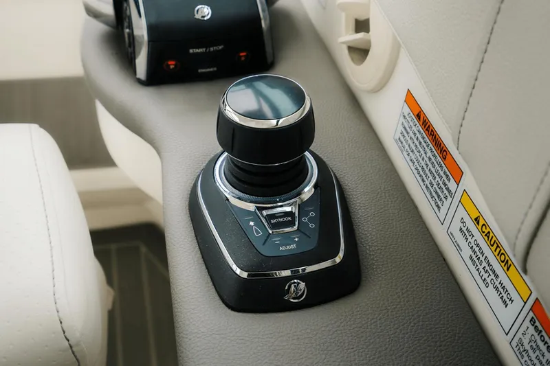 Sea Ray 320 Sundancer Yacht Photos Pics 