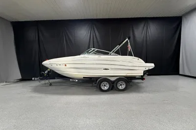 Sea Ray 200 Sundeck