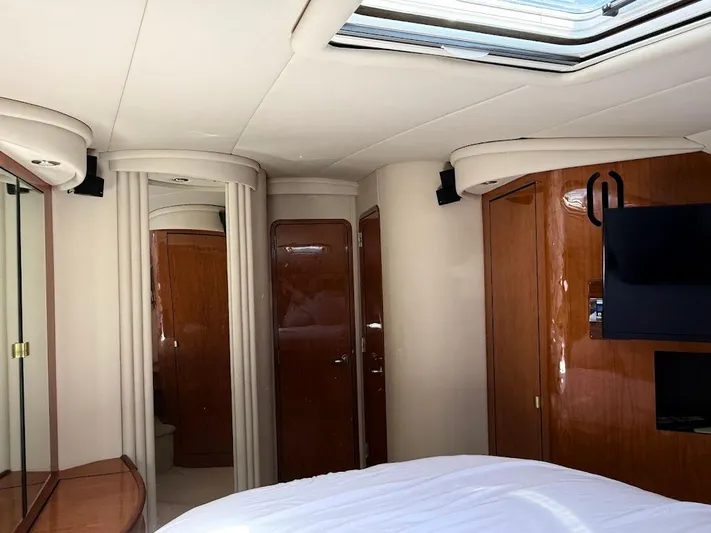  Yacht Photos Pics Interior of 2000 Sea Ray 510 Sundancer yacht, featuring wood paneling and a skylight.
