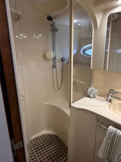  Yacht Photos Pics 2000 Sea Ray 510 Sundancer bathroom with shower, sink, and porthole window.