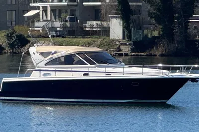 2003 Cayman Yachts 38 WA