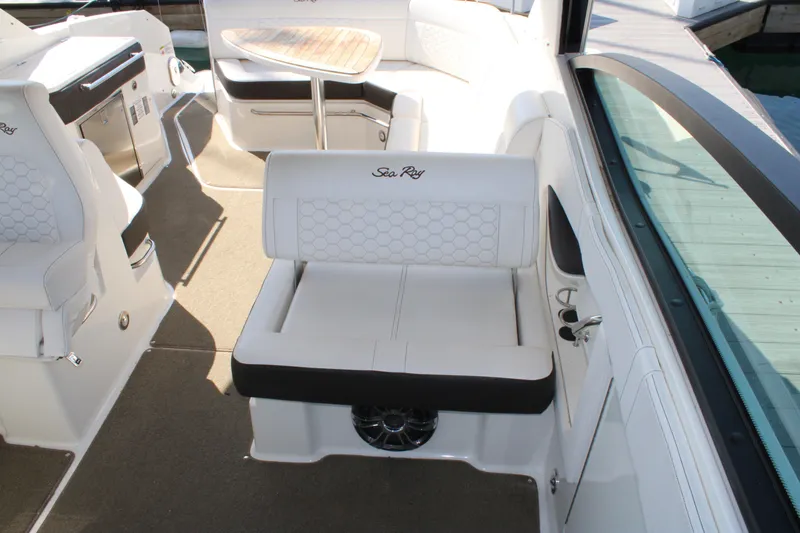  Yacht Photos Pics Interior of 2019 Sea Ray Sundancer 320 boat with white seating and table.