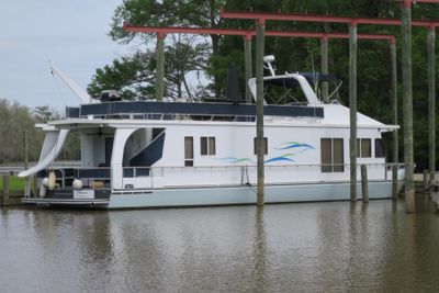 Monticello River Yacht Houseboat