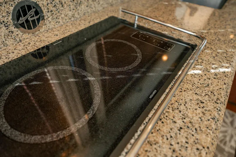 Love & Luck II Yacht Photos Pics Granite countertop with built-in cooktop on 2007 Sea Ray 580 Sedan Bridge yacht.