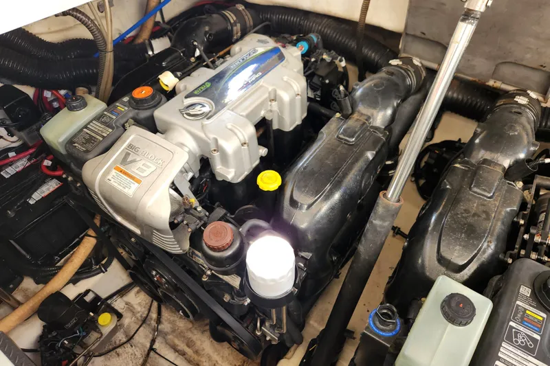 Let Me Liv! Yacht Photos Pics Engine compartment of a 2015 Formula 34 Performance Cruiser with V8 engine.