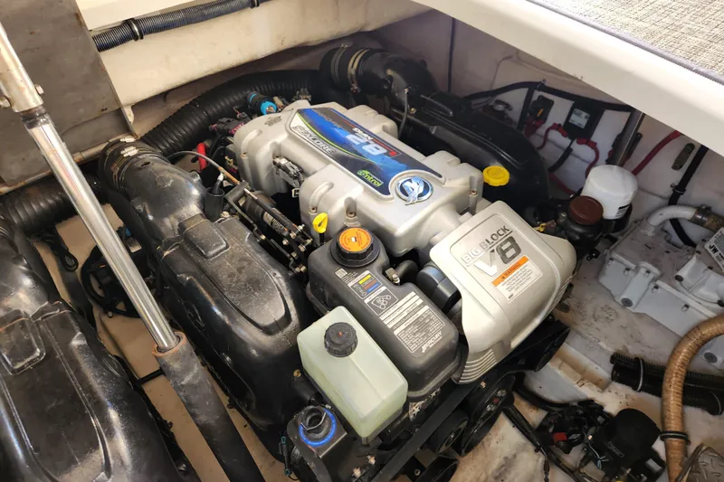 Let Me Liv! Yacht Photos Pics Engine compartment of a 2015 Formula 34 Performance Cruiser with a V8 engine.