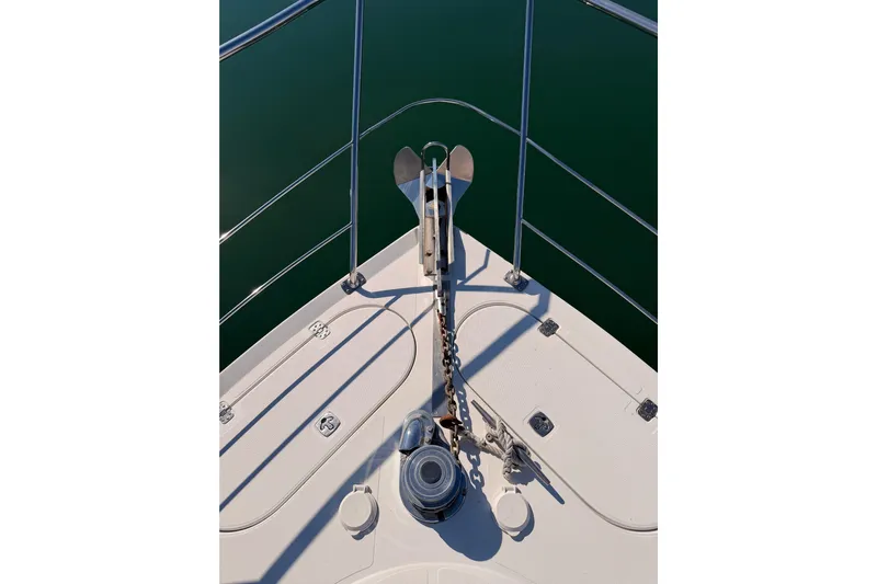 Le Reve Yacht Photos Pics Bow of 1999 Carver 530 Voyager Pilothouse with anchor and chain.