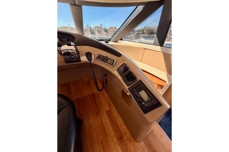 Le Reve Yacht Photos Pics 1999 Carver 530 Voyager Pilothouse helm with controls and navigation equipment.