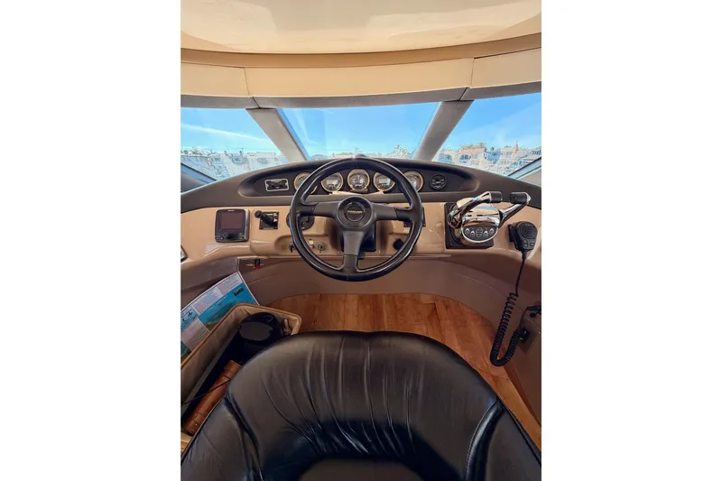 Le Reve Yacht Photos Pics 1999 Carver 530 Voyager Pilothouse helm with steering wheel and control panel.