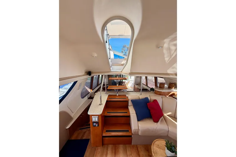 Le Reve Yacht Photos Pics Interior of 1999 Carver 530 Voyager Pilothouse with elegant seating and natural light.