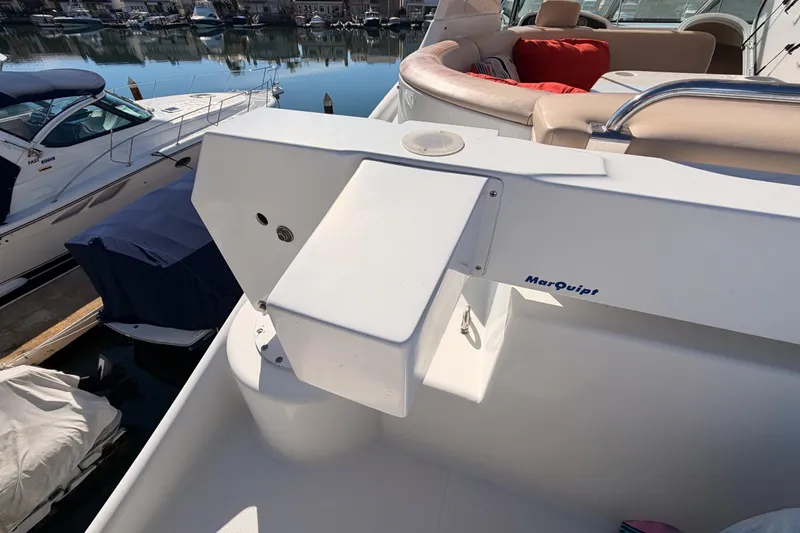 Le Reve Yacht Photos Pics 1999 Carver 530 Voyager Pilothouse yacht with MarQuipt boarding ladder at marina.