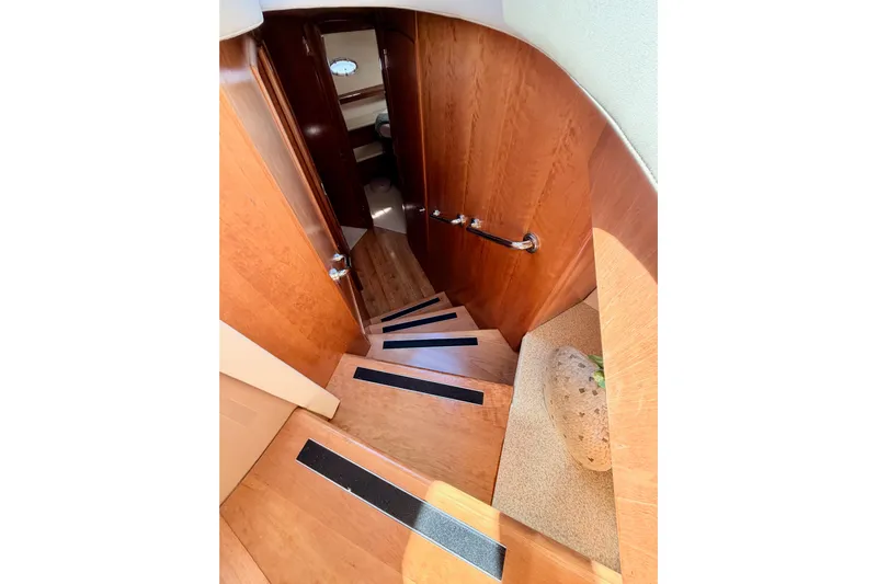 Le Reve Yacht Photos Pics Staircase inside 1999 Carver 530 Voyager Pilothouse with wooden finish and handrail.