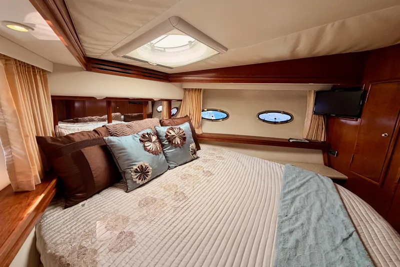 Le Reve Yacht Photos Pics Luxurious bedroom interior of 1999 Carver 530 Voyager Pilothouse yacht with elegant decor.