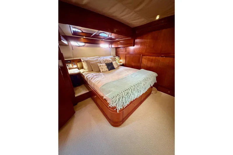 Le Reve Yacht Photos Pics Luxurious bedroom interior of 1999 Carver 530 Voyager Pilothouse yacht with elegant wood finish.