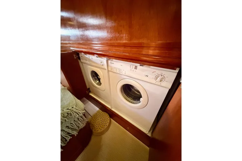 Le Reve Yacht Photos Pics Laundry appliances in 1999 Carver 530 Voyager Pilothouse yacht interior.