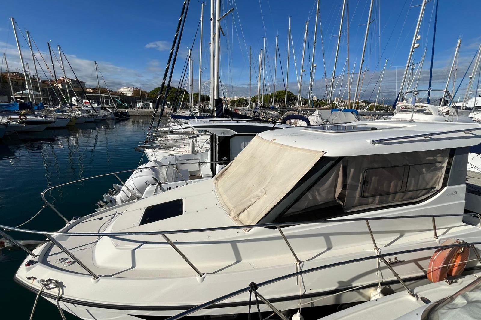 2015 Quicksilver Activ 855