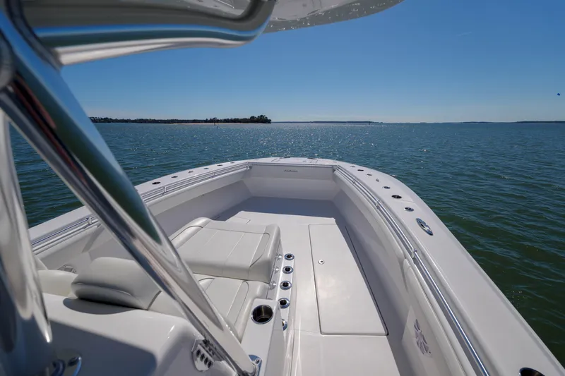 Reel Escape Yacht Photos Pics SeaHunter 38 Reel Escape- Bow
