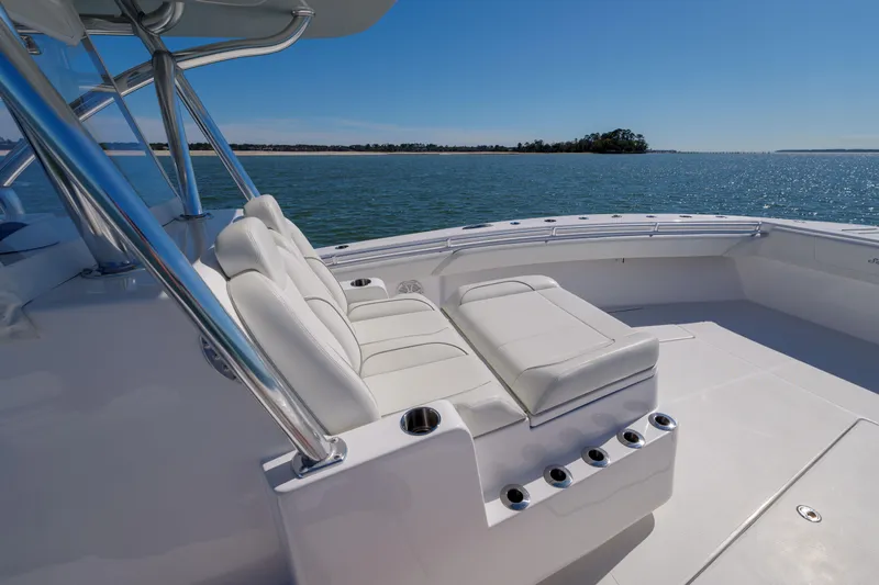 Reel Escape Yacht Photos Pics SeaHunter 38 Reel Escape- Forward Seating