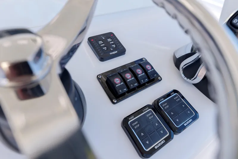 Reel Escape Yacht Photos Pics SeaHunter 38 Reel Escape- Helm