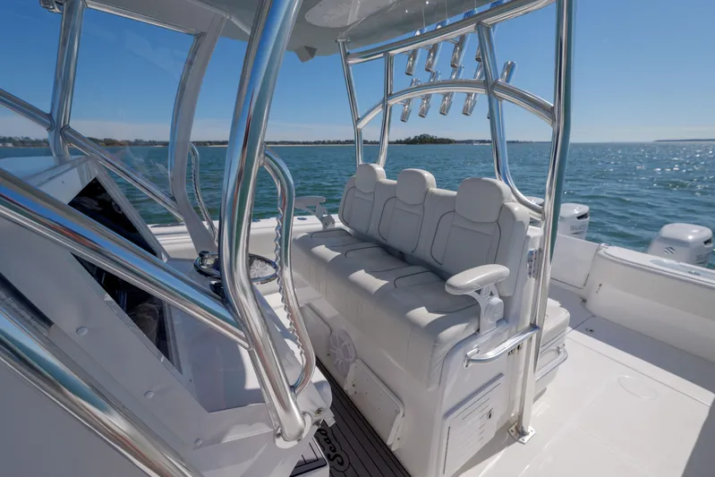 Reel Escape Yacht Photos Pics SeaHunter 38 Reel Escape- Helm Seating