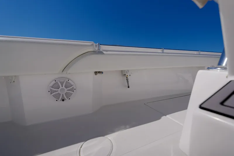 Reel Escape Yacht Photos Pics SeaHunter 38 Reel Escape- Gunwale
