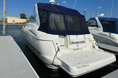 Cruisers Yachts 3772 Express