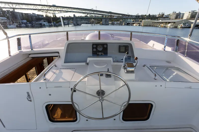 Basecamp Yacht Photos Pics Flybridge controls