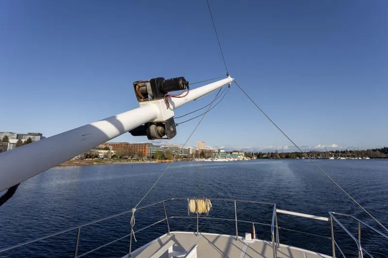 Basecamp Yacht Photos Pics Boom with dinghy winch