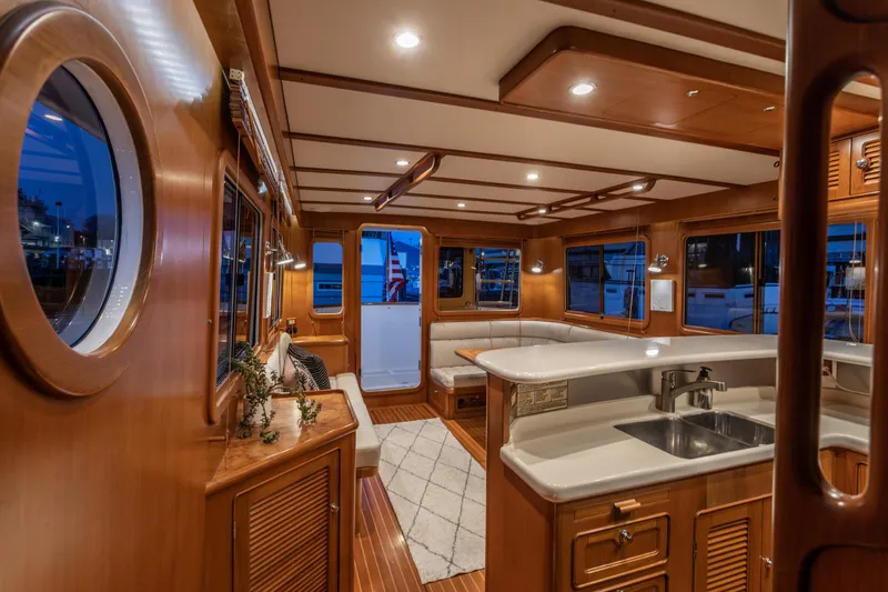 Basecamp Yacht Photos Pics Salon, looking aft