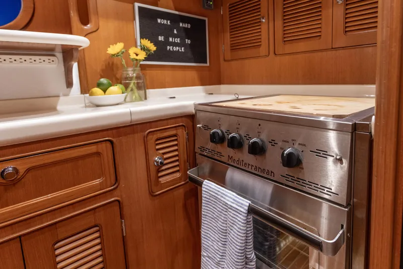 Basecamp Yacht Photos Pics Gas oven/cooktop detail